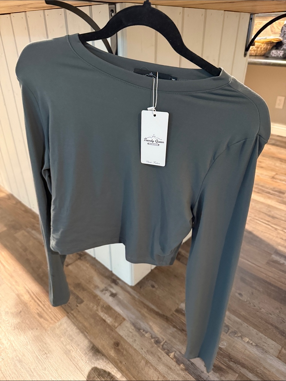 Trendy Queen Cropped Long-Sleeve Top